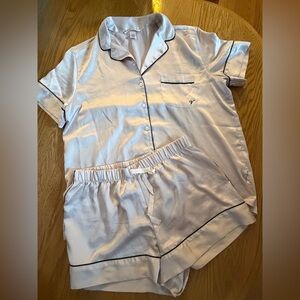 Victoria’s Secret Women's Satin Pajama short Set - Light Pink Sz Small